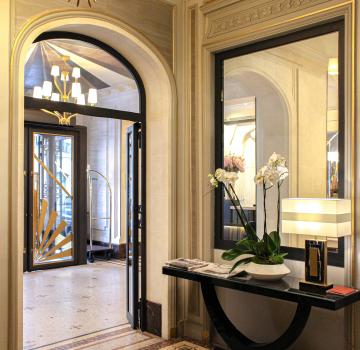 HÔTEL ELYSIA : L’ART INVISIBLE DE L’HOSPITALITÉ PARISIENNE